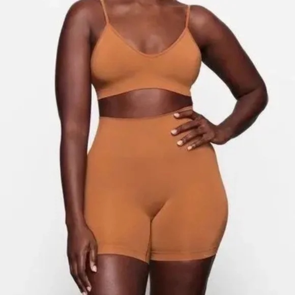 Skims Smoothing Cooper Seamless Bralette and Smoothing Short Set Size Small - Picture 1 of 4